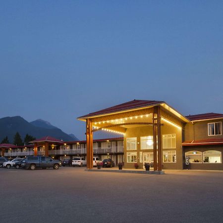 Days Inn By Wyndham Golden Exterior photo