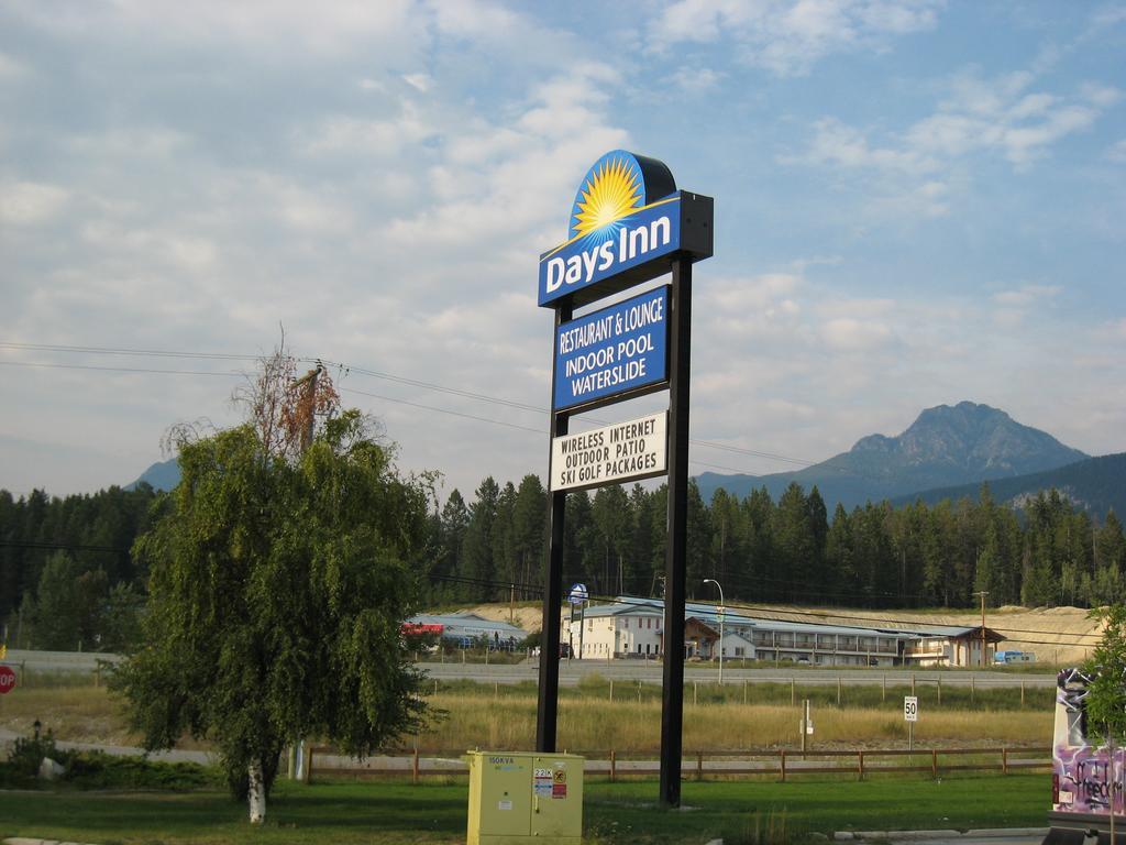 Days Inn By Wyndham Golden Exterior photo
