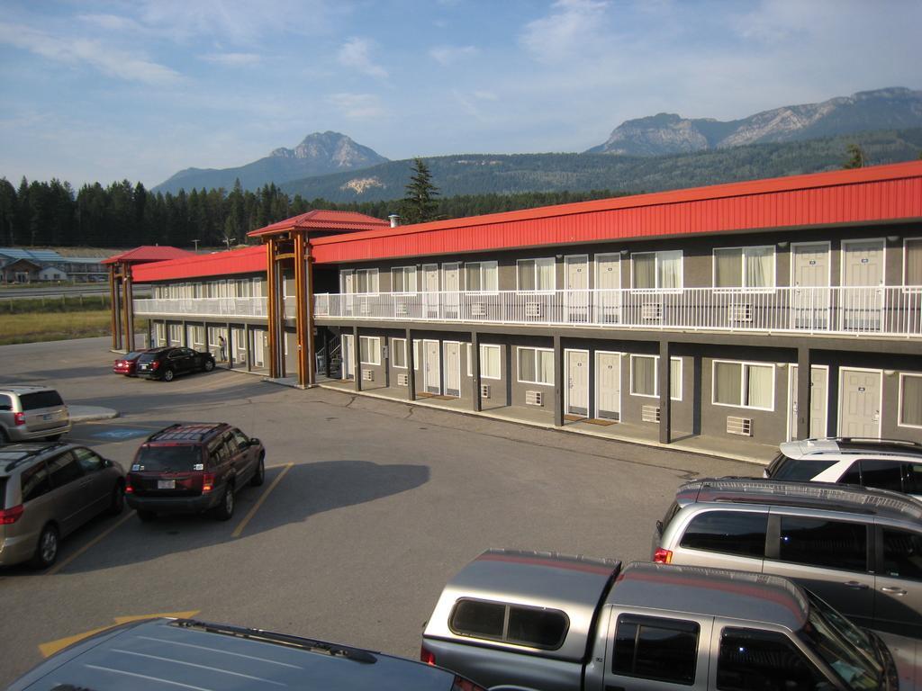 Days Inn By Wyndham Golden Exterior photo