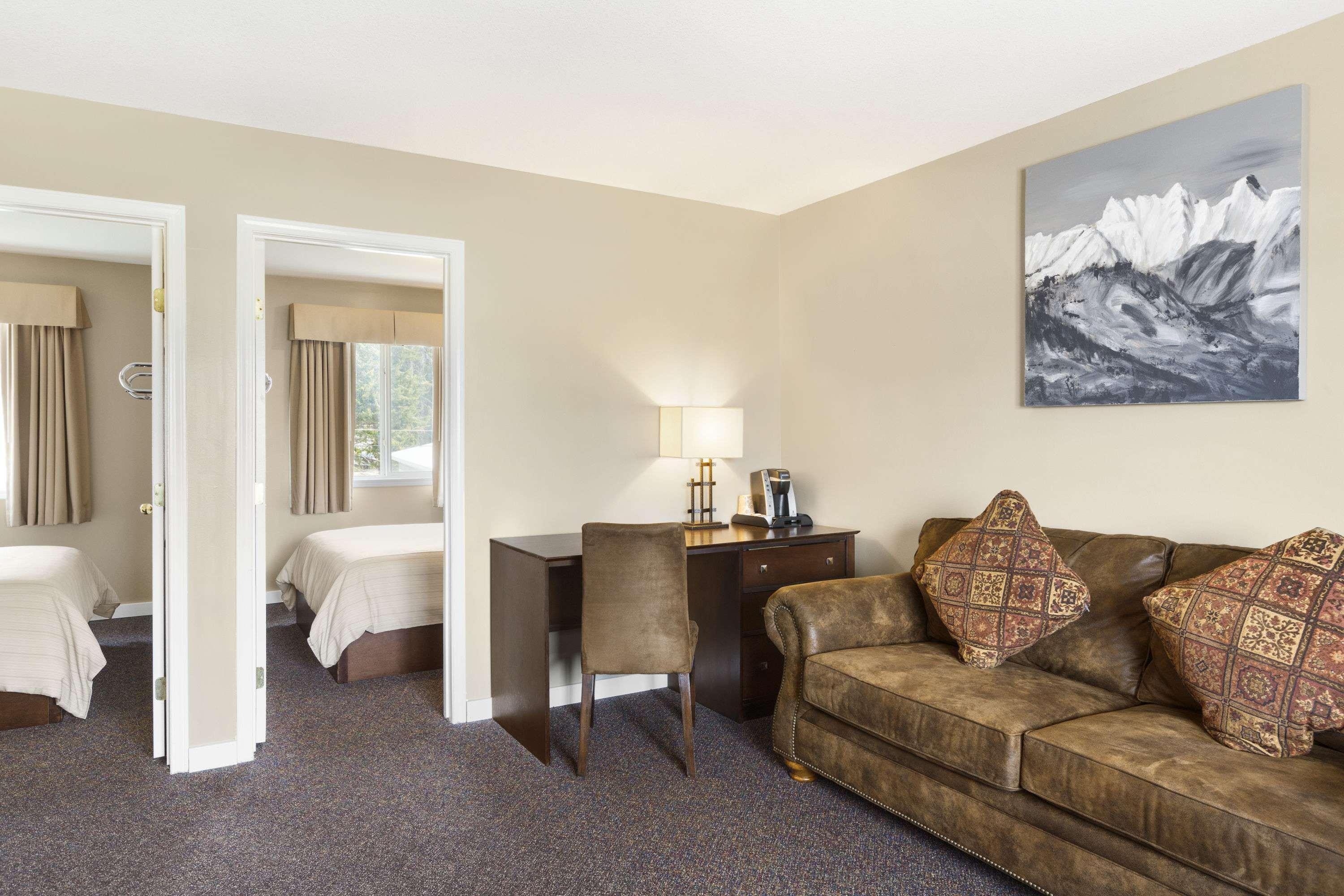 Days Inn By Wyndham Golden Exterior photo