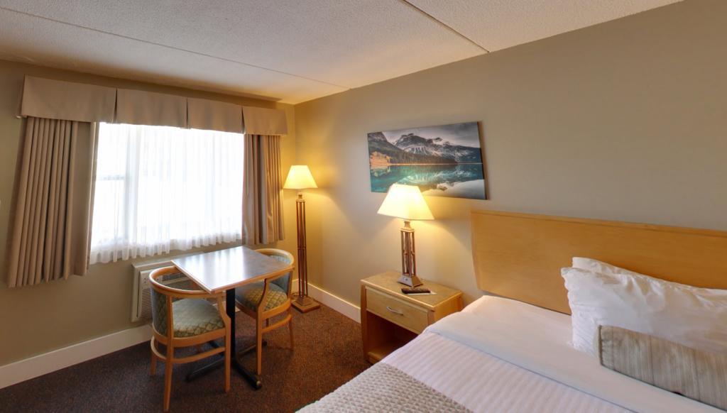 Days Inn By Wyndham Golden Exterior photo